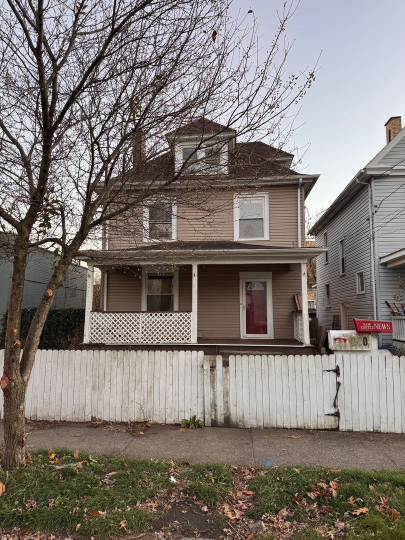 New Castle House: 220 Park Ave