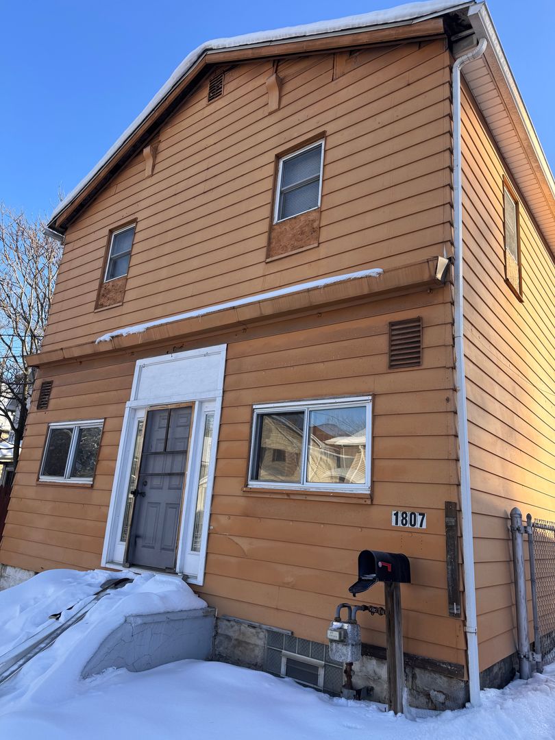 New Castle Apartment: 1807 Moravia St