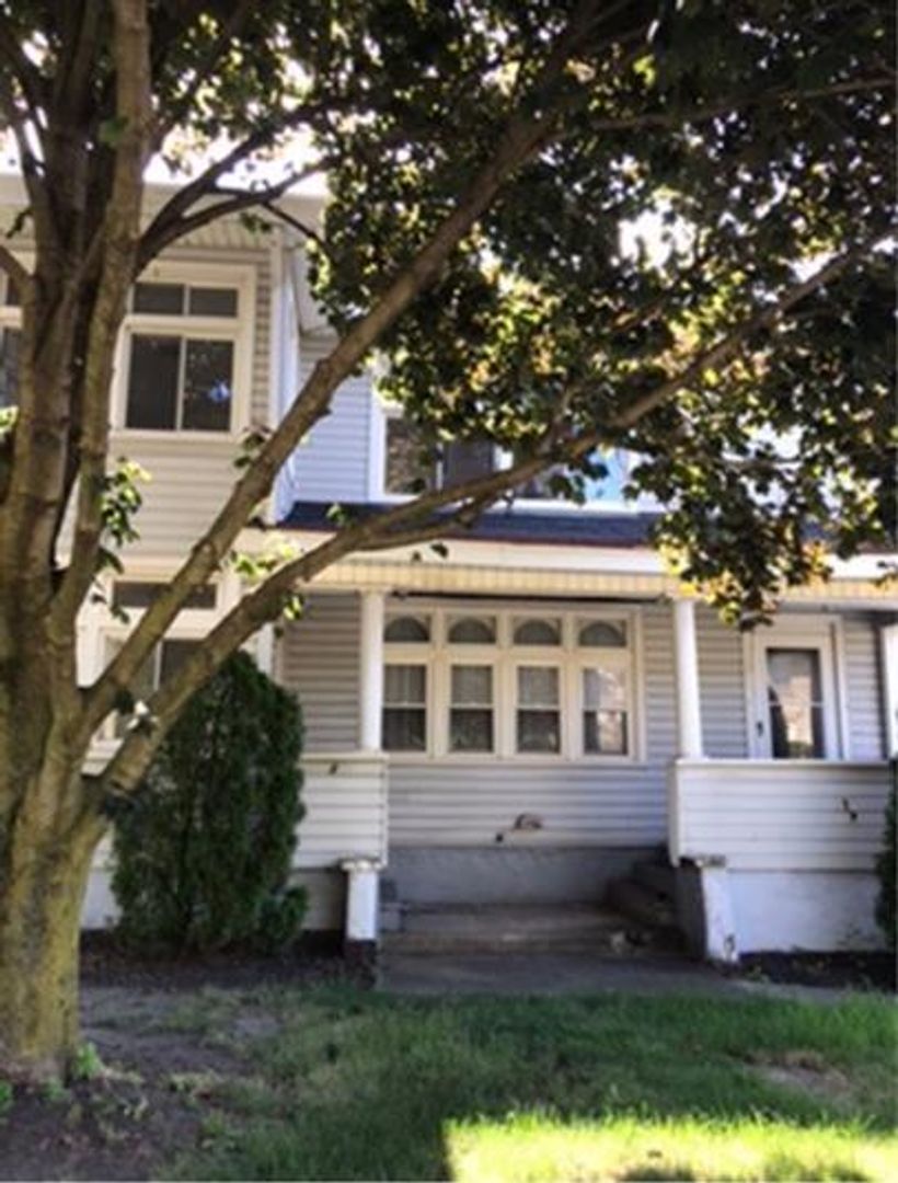 New Castle Apartment: 814 Highland Ave