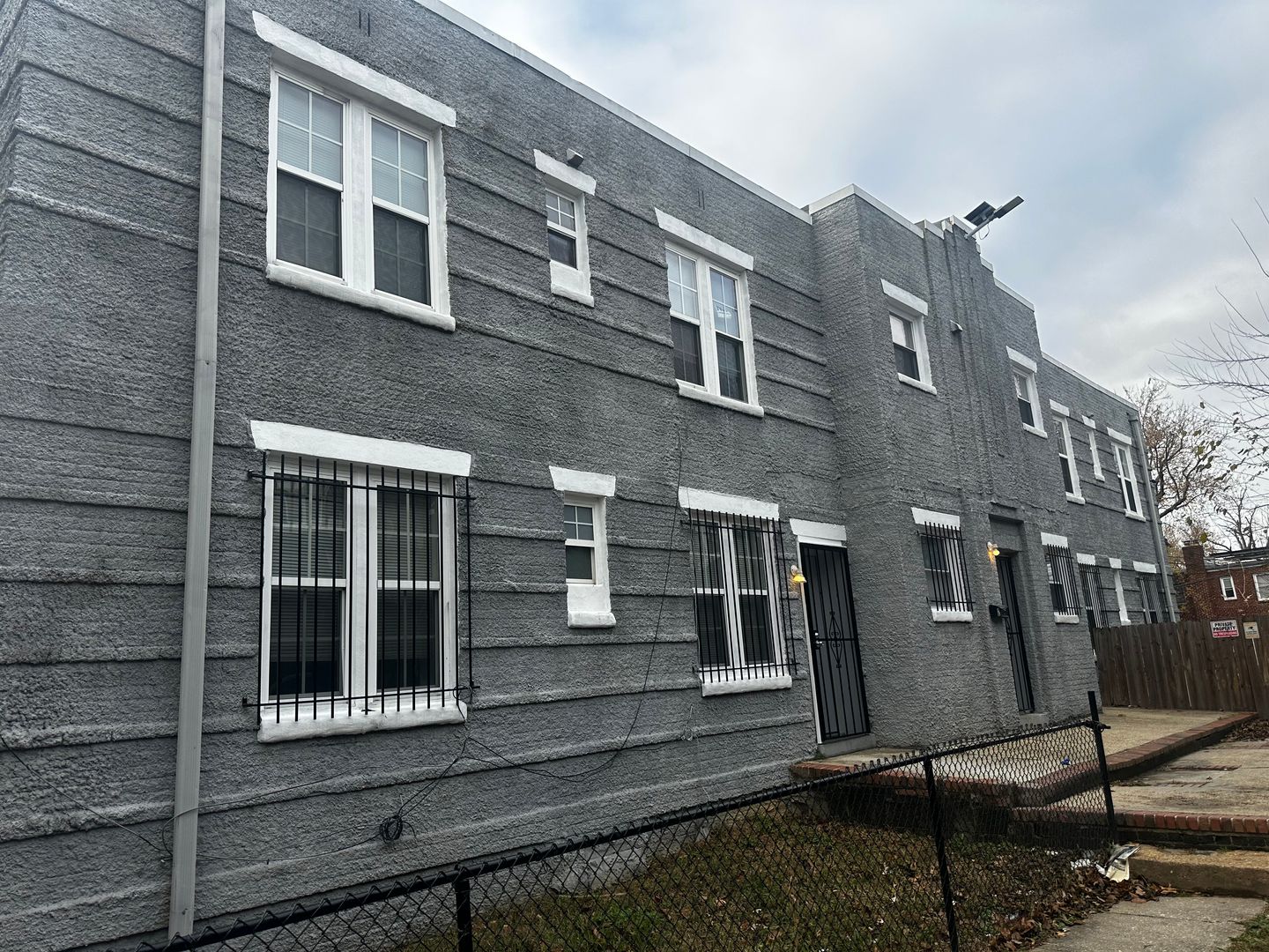 Washington Apartment: 4632 Hillside SE