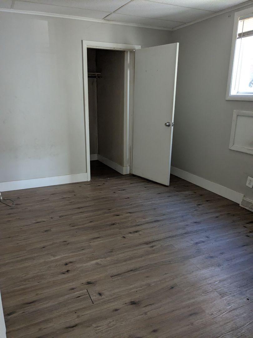 Beaver Falls Apartment: 3303 4th Ave