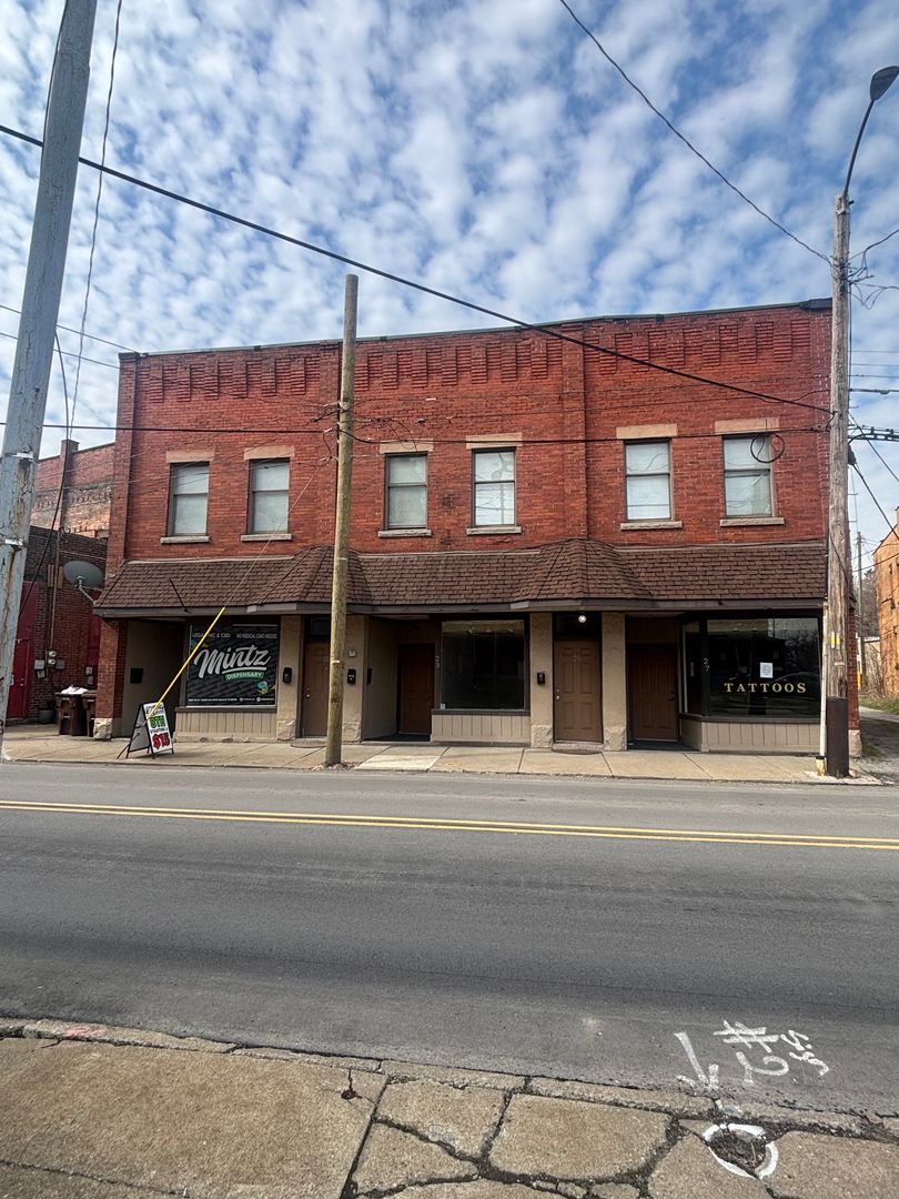 Sharon Apartment: 25 N Water Ave