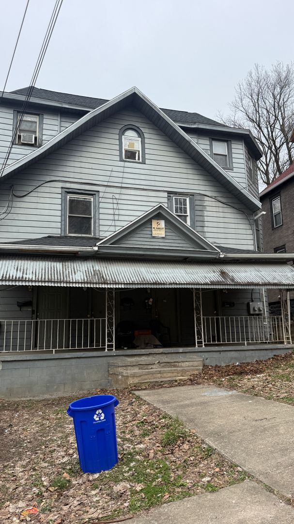 New Castle Apartment: 315 N Shenango Blvd