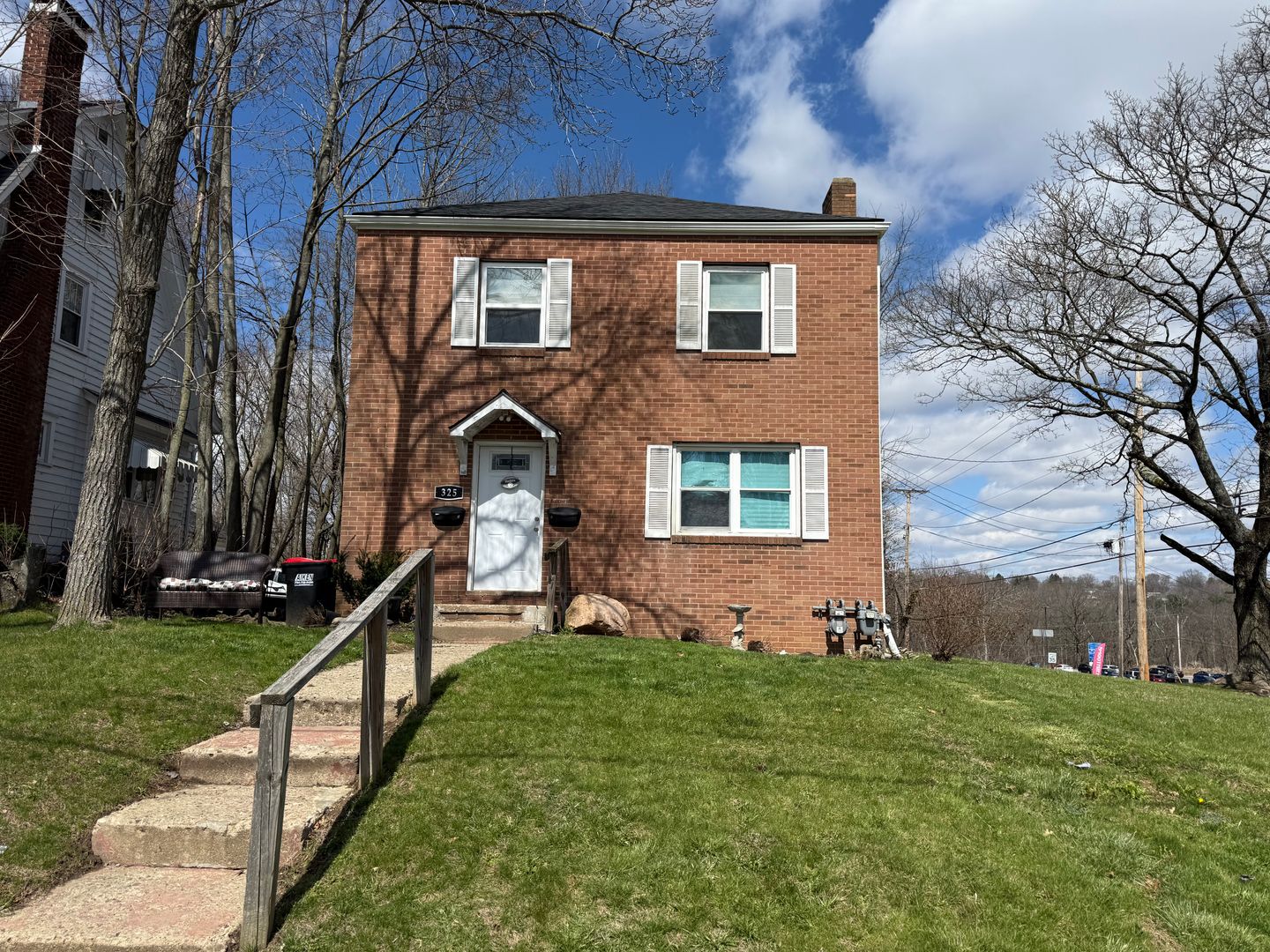 New Castle Apartment: 325 E Englewood Ave