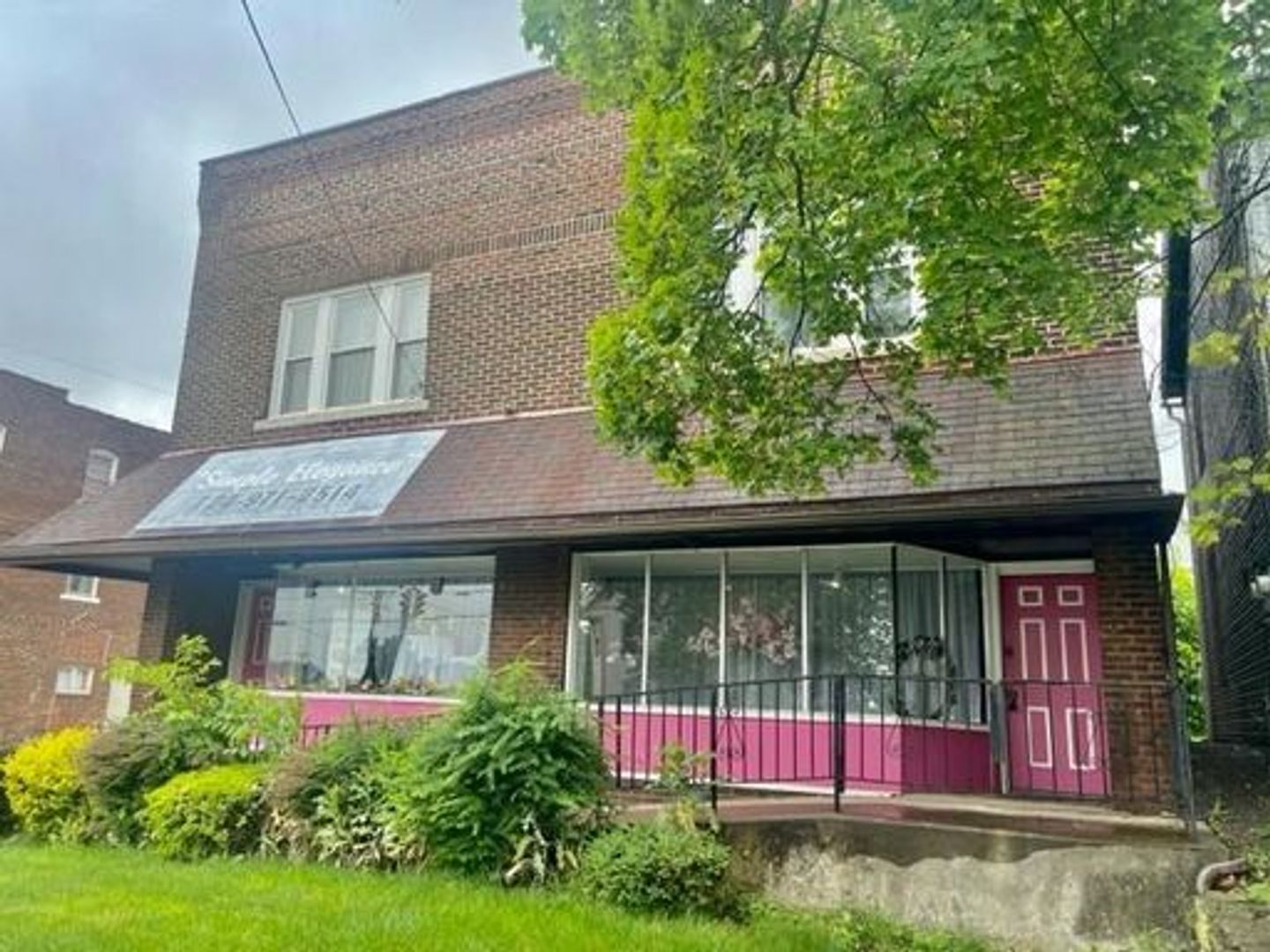 New Castle Apartment: 1401 E Washington St