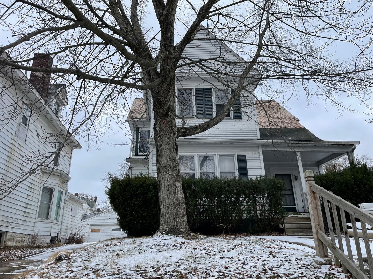 New Castle Apartment: 413 E Garfield Ave