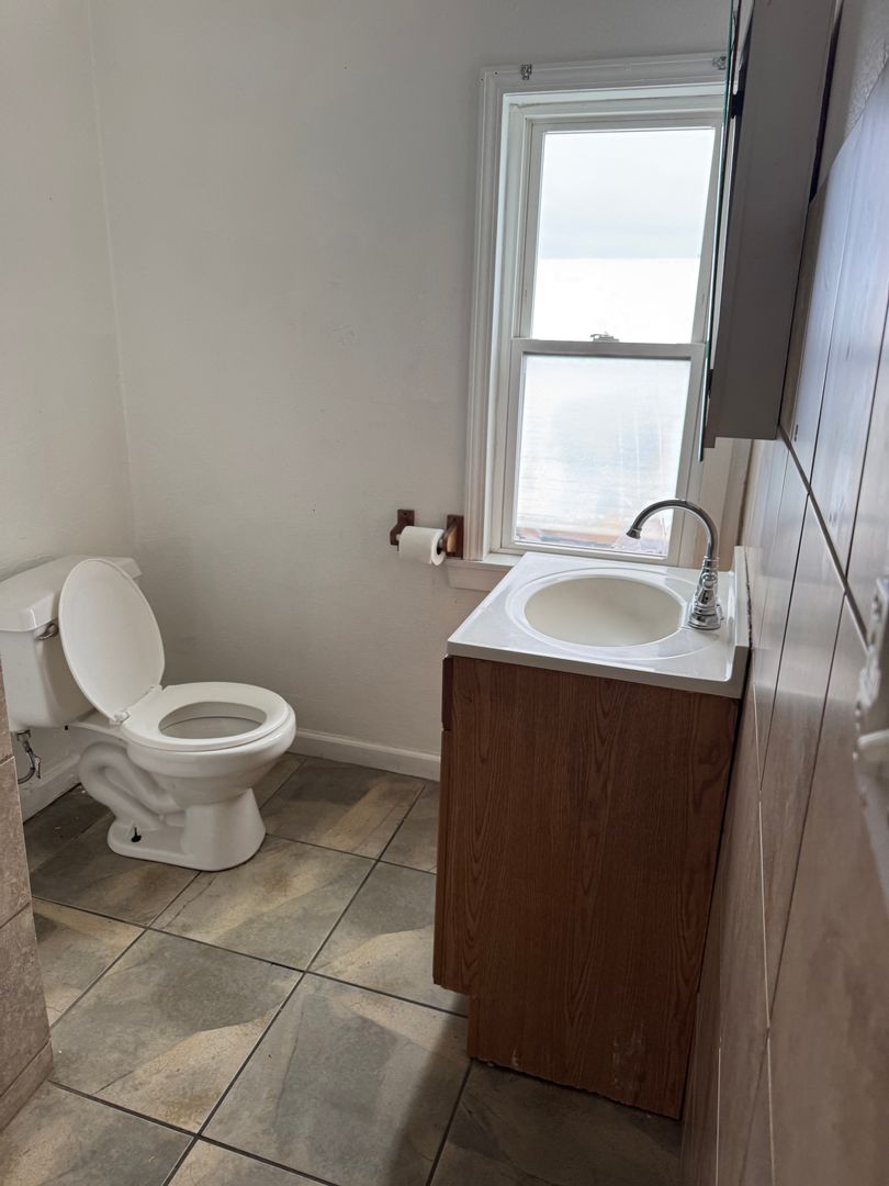 Erie Apartment: 606 W 17th St