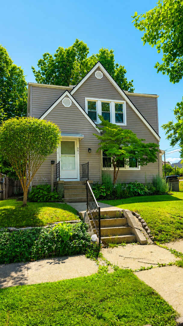 Sharon Apartment: 561 Baldwin Ave