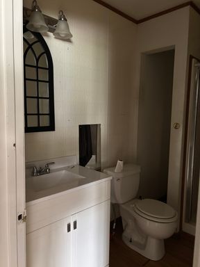 1st Floor 1 Bdrm Apartment