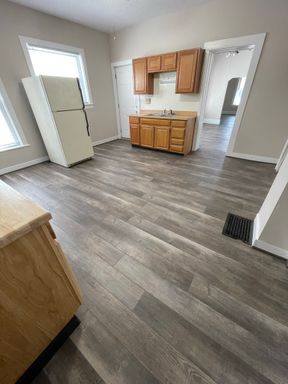 Updated 1st Floor 2 Bedroom Apt For Rent! – photo 1