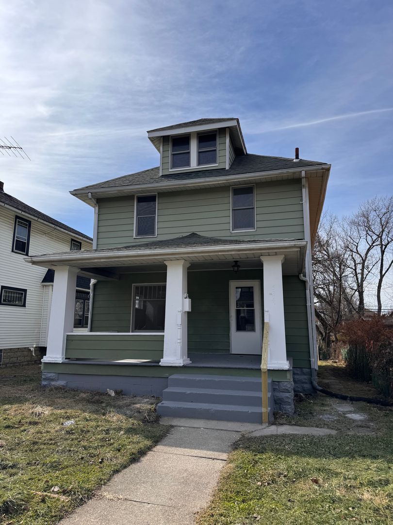 Sharon House: 534 S Oakland Ave