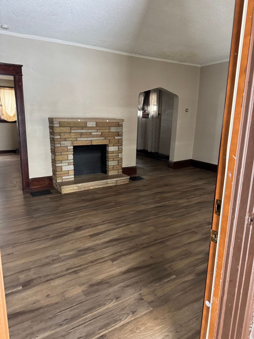 Erie House: 319 East 33rd