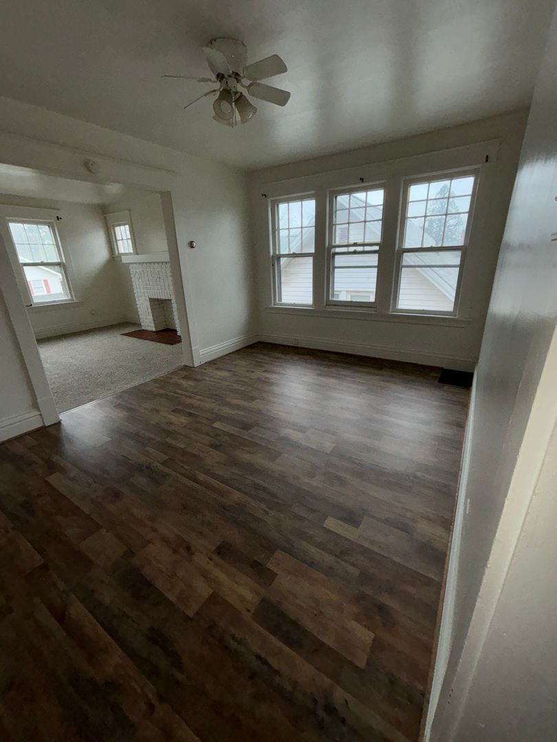 New Castle Apartment: 512 E Hillcrest