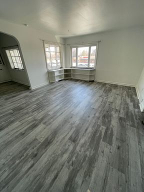 2 Bedroom 2nd Floor Apt for Rent - Utilities Included in apt in Millcreek close to Airport! – photo 1
