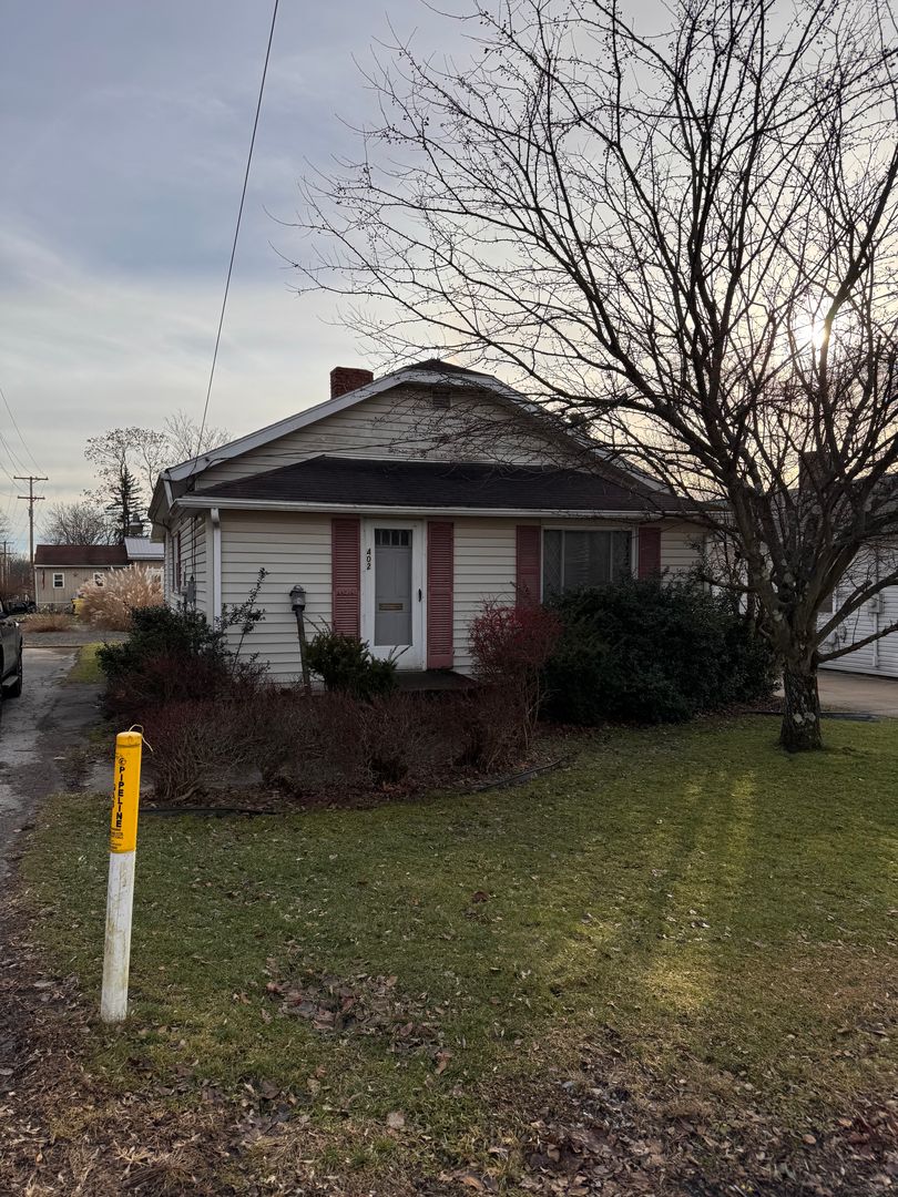 New Castle House: 402 W Kenneth Ave