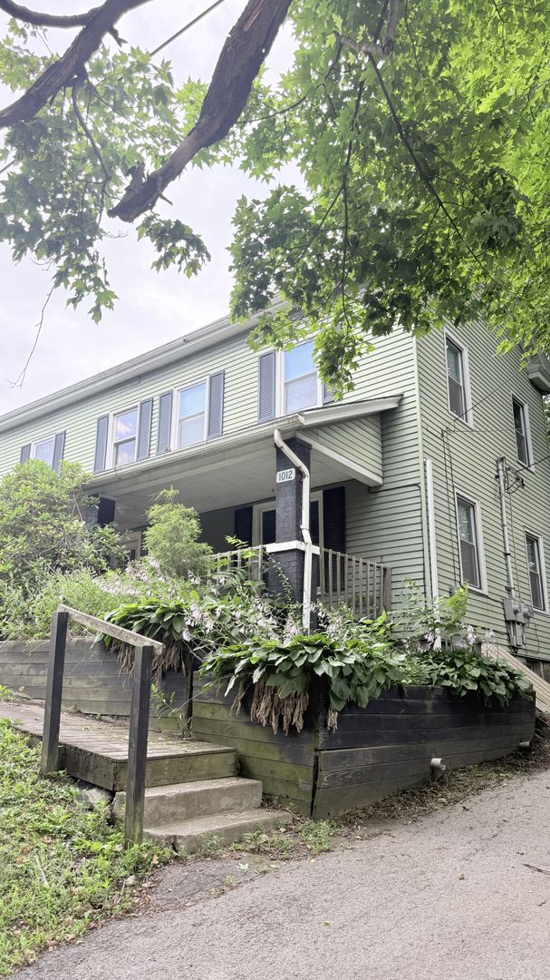New Castle Townhome: 1012 Mount Jackson St