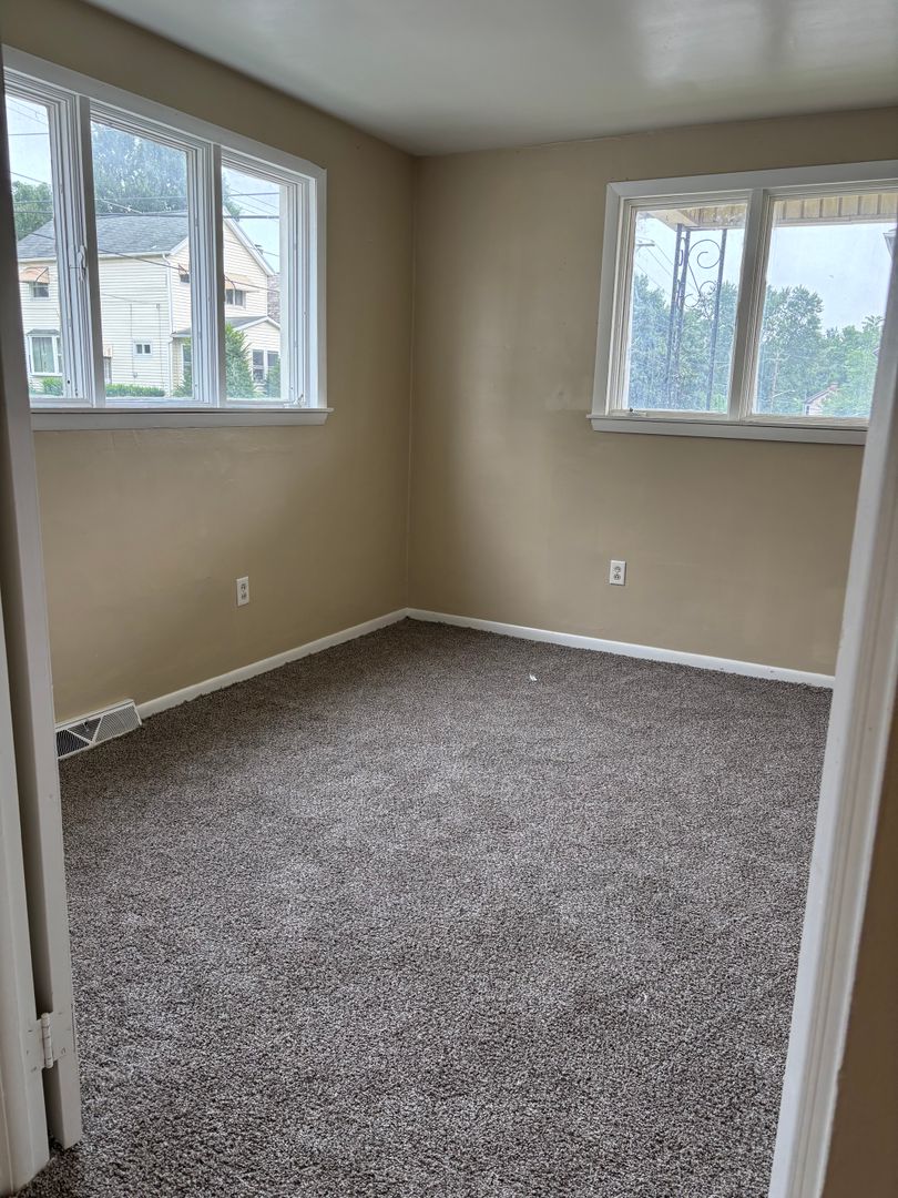 New Castle House: 625 Reynolds St  Apt. A