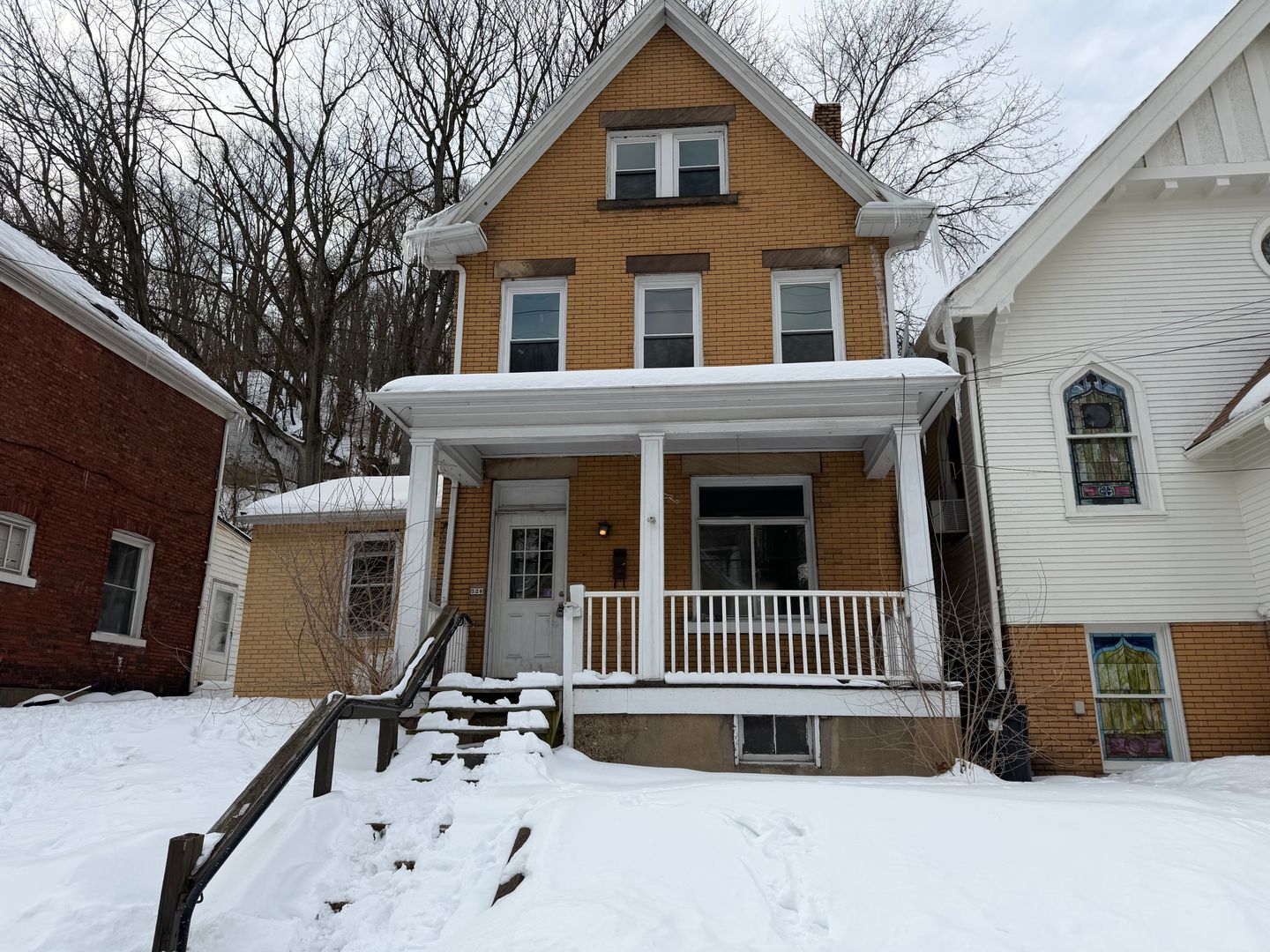 Wilmerding Apartment: 526 Westinghouse Ave.