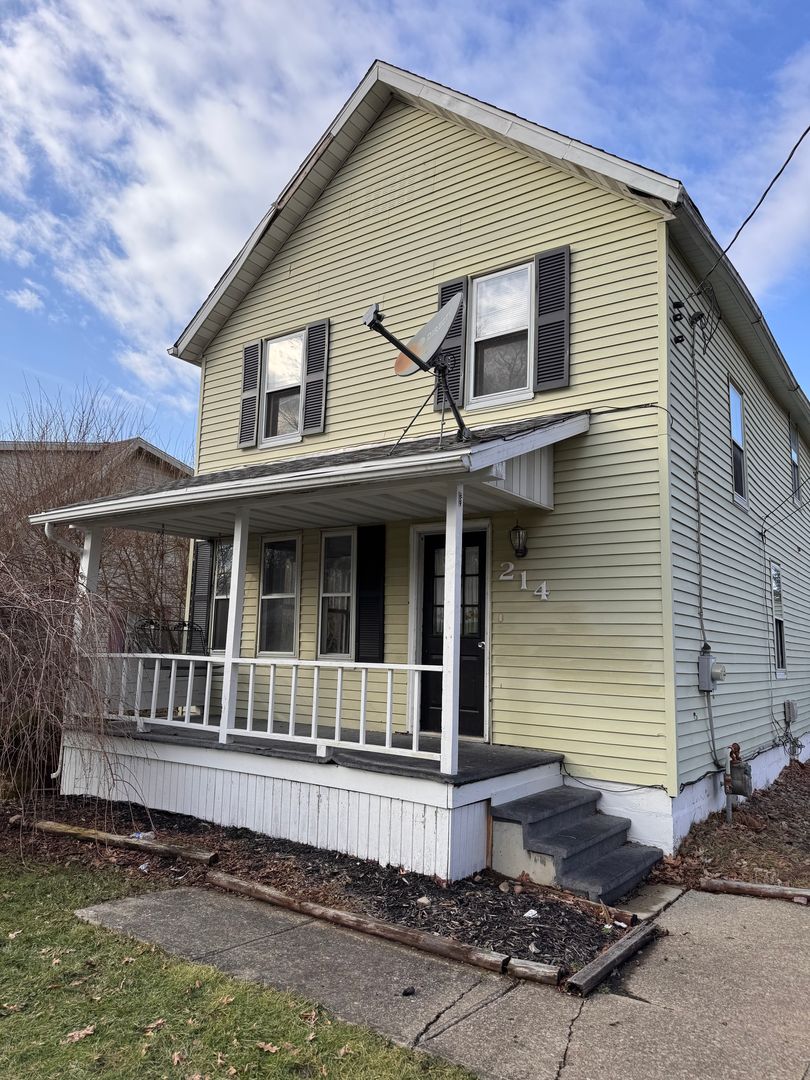 Greenville House: 214 Bentley Ave