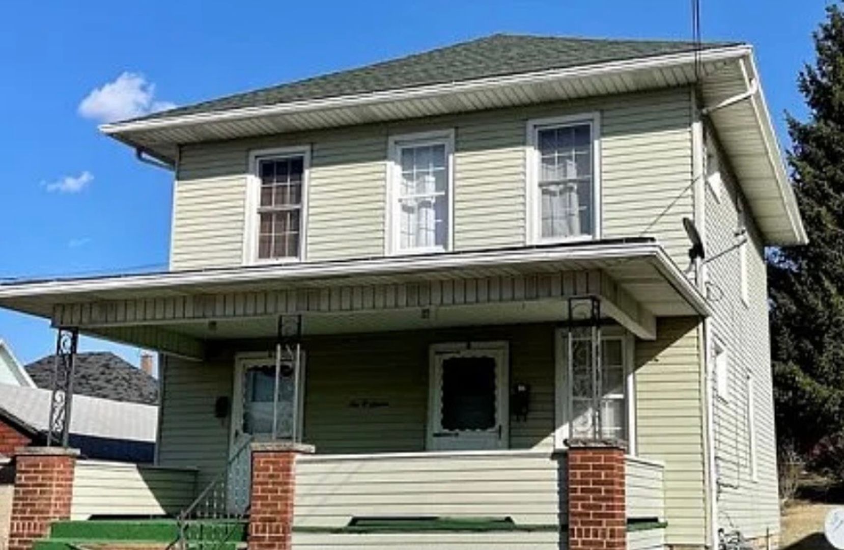 New Castle Apartment: 1007 Huey St.