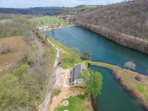 3 BR-2.5 Ba-on the lake