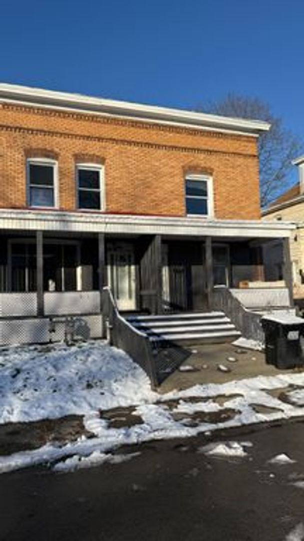 New Castle Apartment: 303 Phillips St