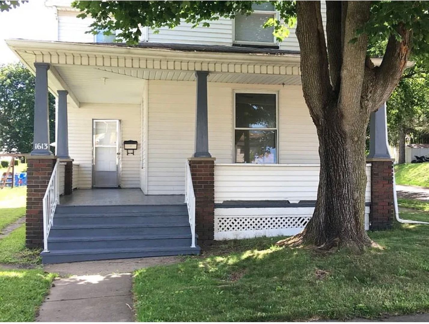 New Castle House: 1613 Hanna St.
