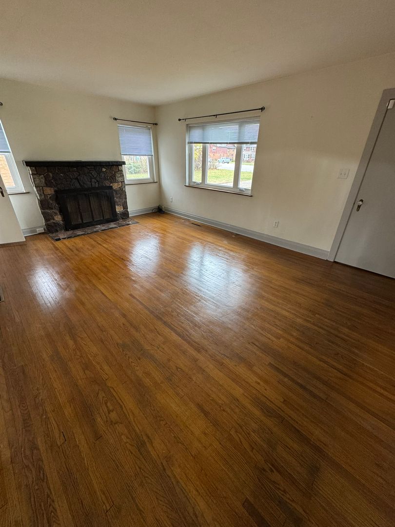 Erie House: 3921 W Ridge