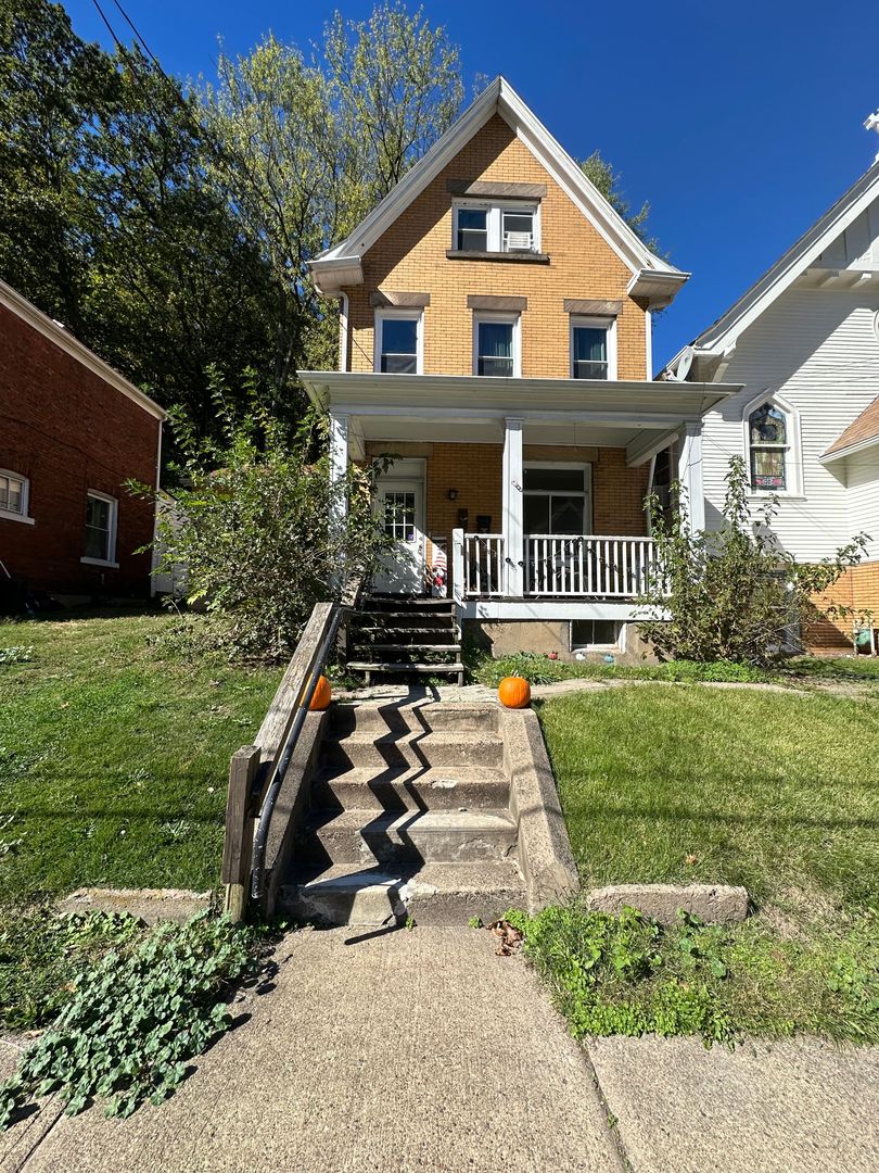 Wilmerding Apartment: 526 Westinghouse Ave.