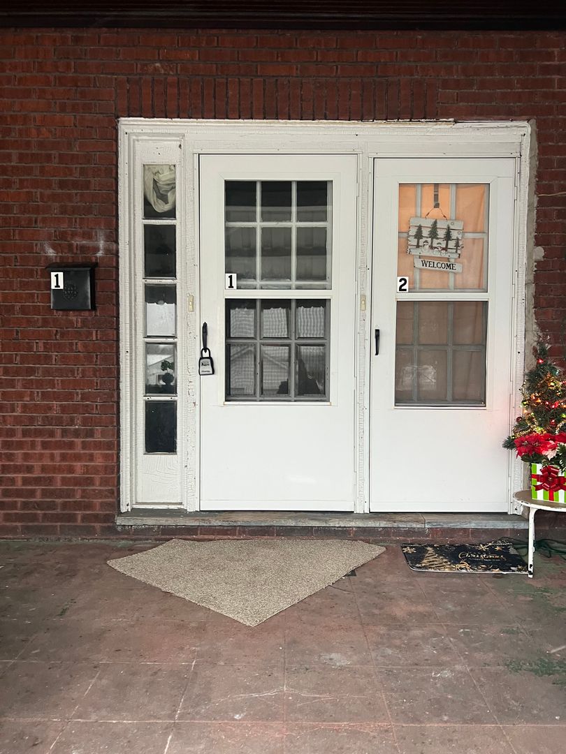 Irwin Apartment: 705 Short St