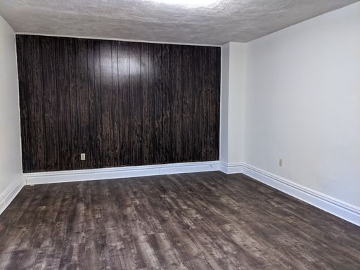 Large 1 bedroom 2nd floor apt near Bayfront for Rent!