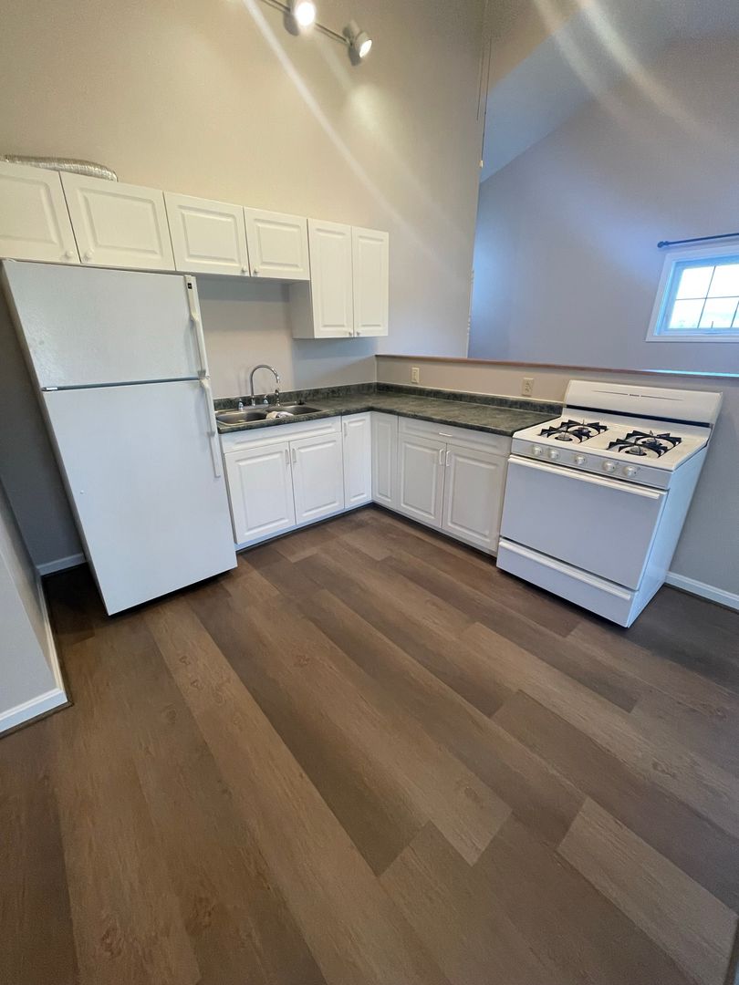 Waterford Apartment: 608 High St