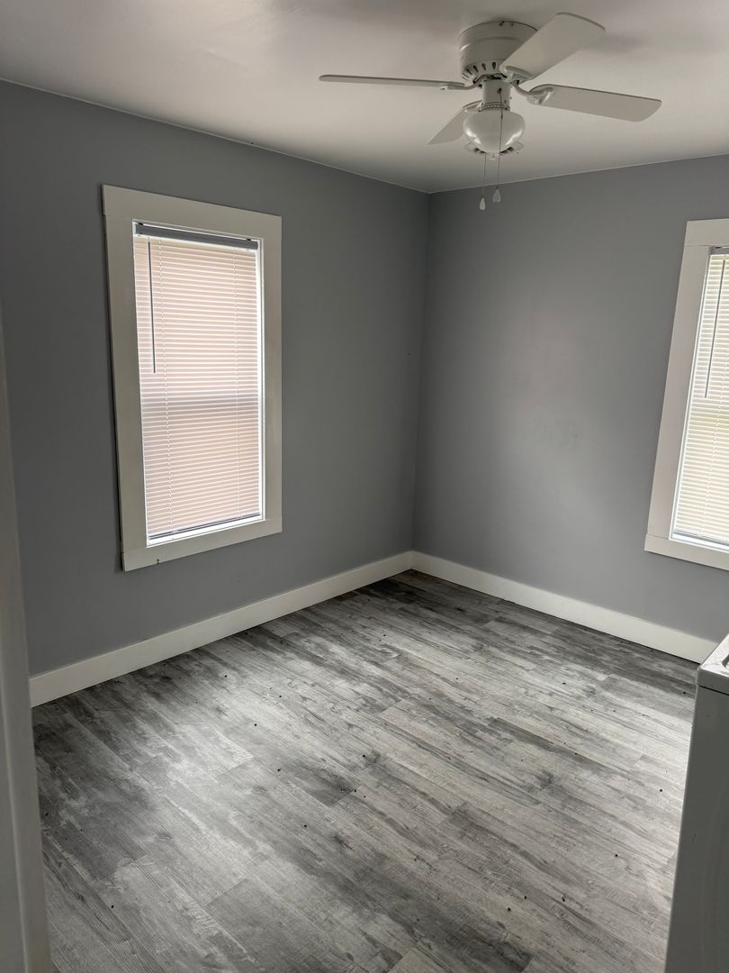 Cranesville House: 10367 Bowman Ave