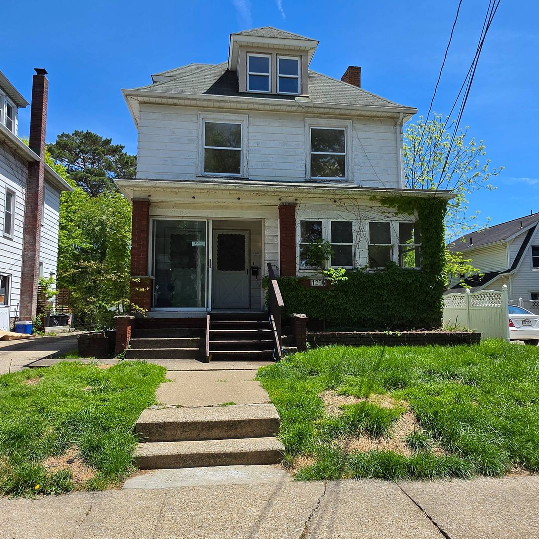 New Castle Apartment: 1206 Albert st