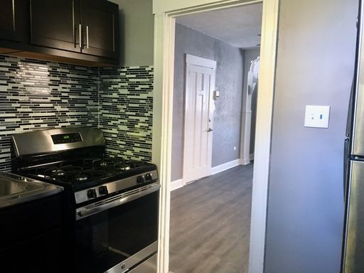 Spacious Squirrel Hill Studio! – photo 1