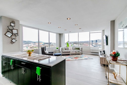 Ultra-Rare 2 Bedroom Downtown Apartment with Breathtaking 180° Skyline & River Views — Luxury at The Venue! – photo 1