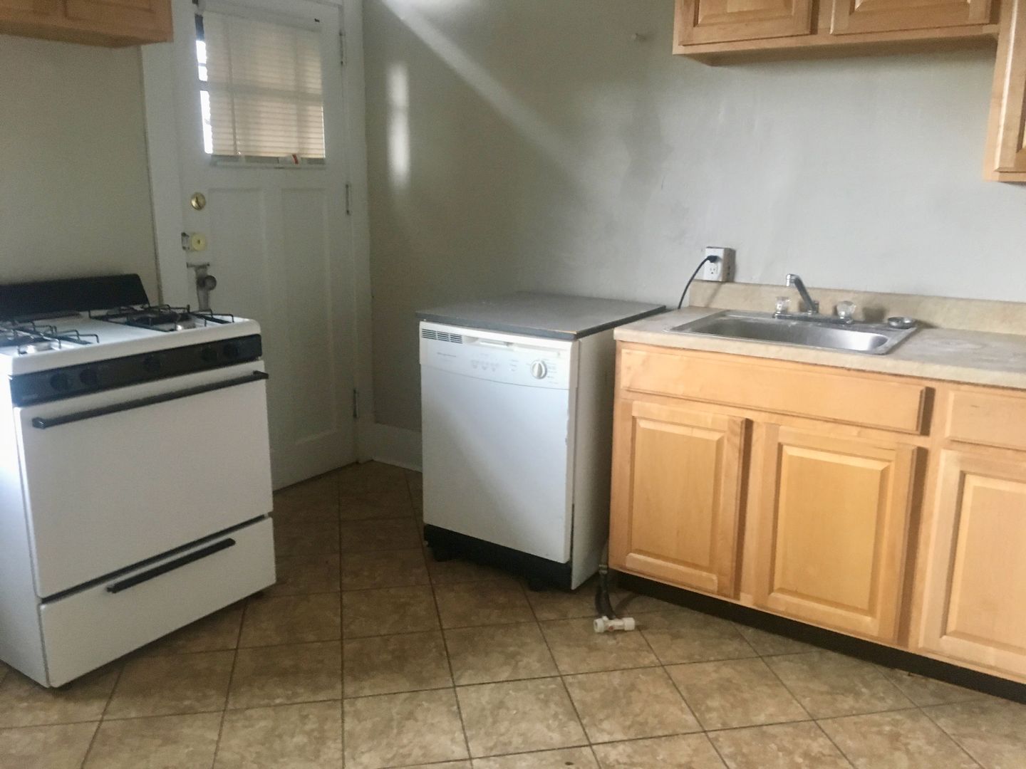 Pittsburgh Apartment: 5552 Phillips Avenue