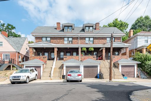 Spacious Duplex in Brentwood! Hardwood Floors! Garage, Backyard and More! – photo 1
