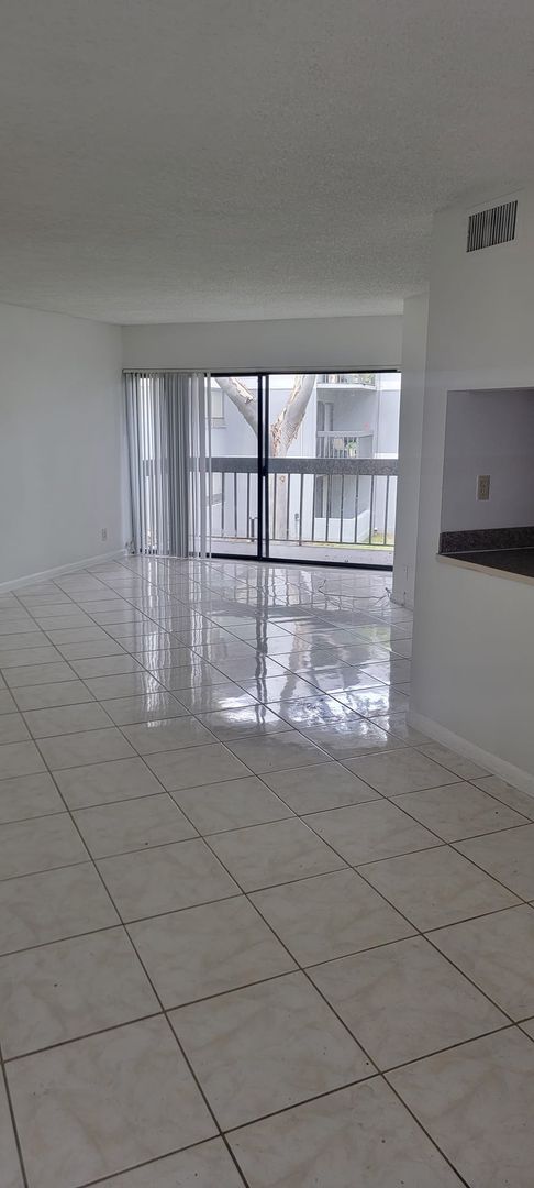 West Palm Beach House: 1950 North Congress Ave Unit # J203