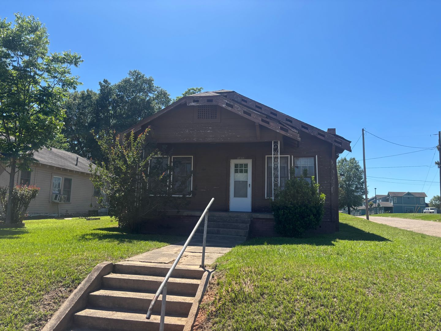 Texarkana House: 1033 Bowie