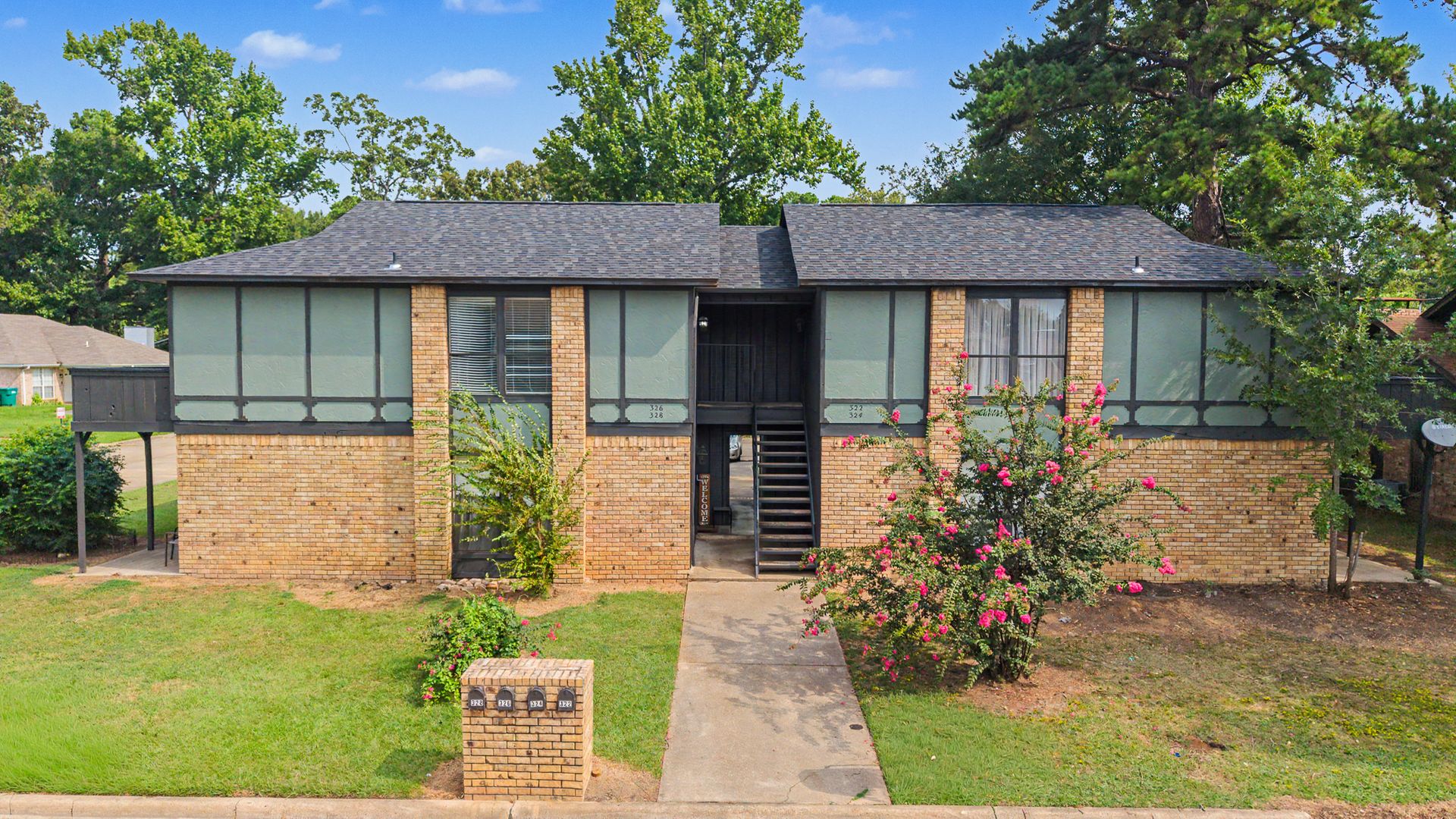 Texarkana Apartment: 322-328 Brookwood