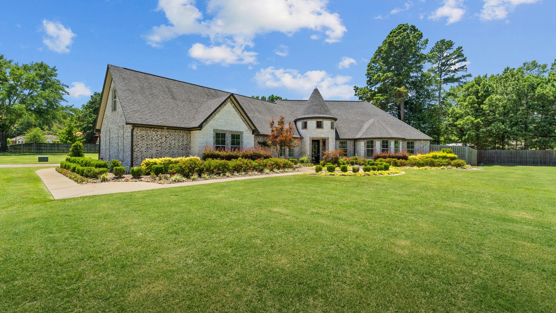 Texarkana House: 3517 Cooper Ln