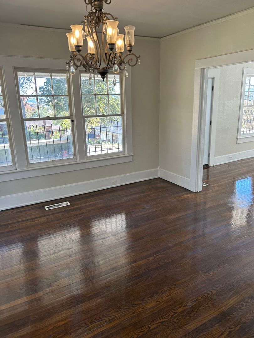 Birmingham House: 846 7th St W