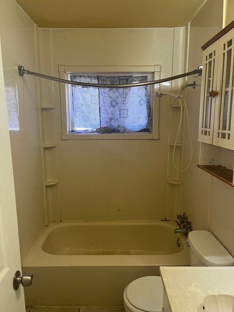 Midfield House: 1637 Collier Drive