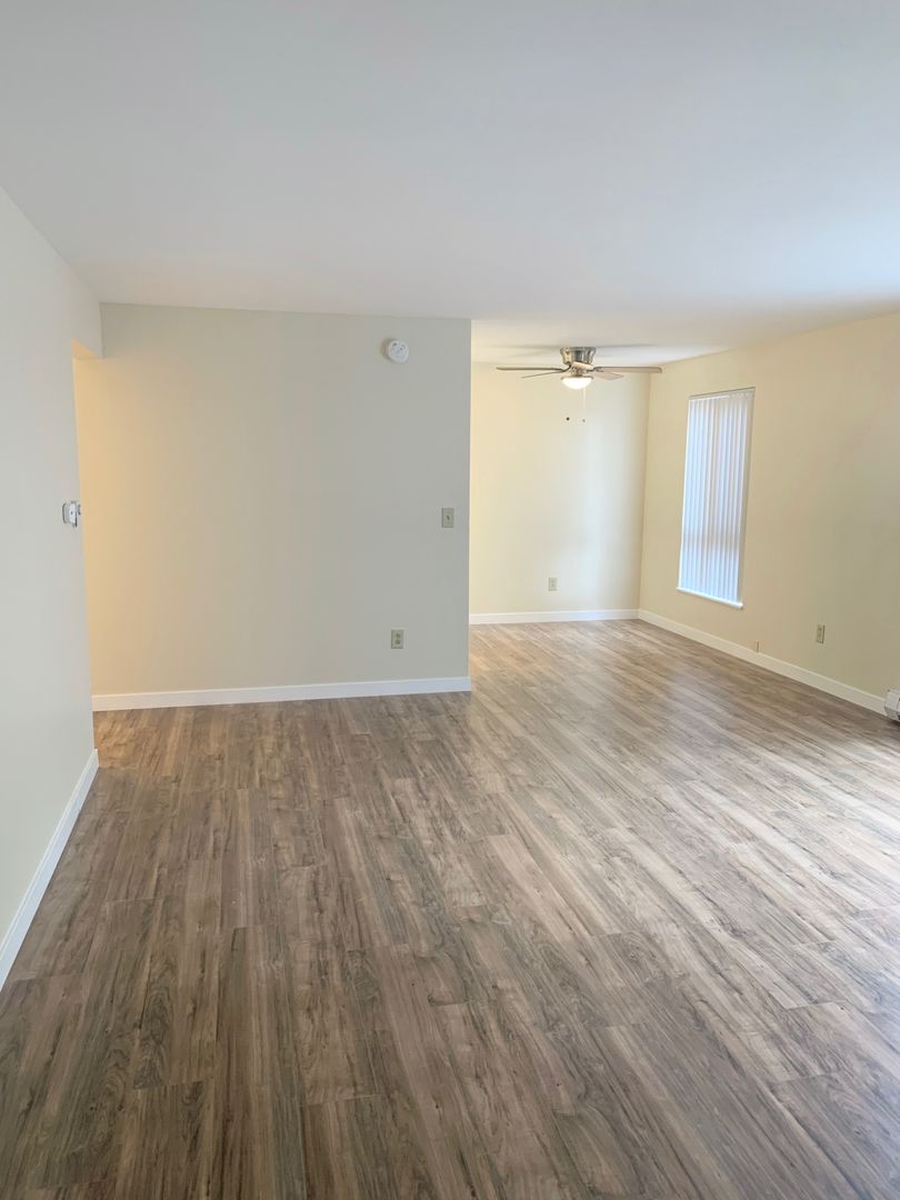 SEATTLE Apartment: 12556 15TH AVE NE