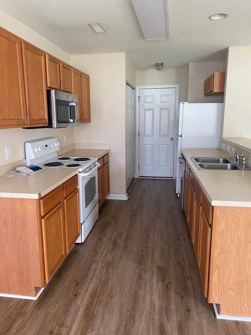 2525 Whetstone Lane - AVALON - R388-05 9 of 12