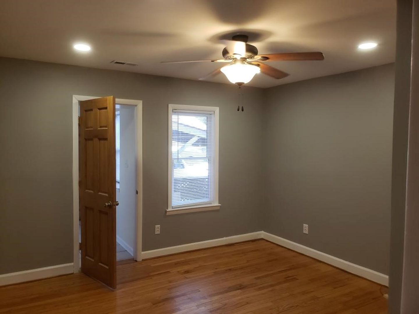 507A 31st Ave N R-725-23 8 of 12