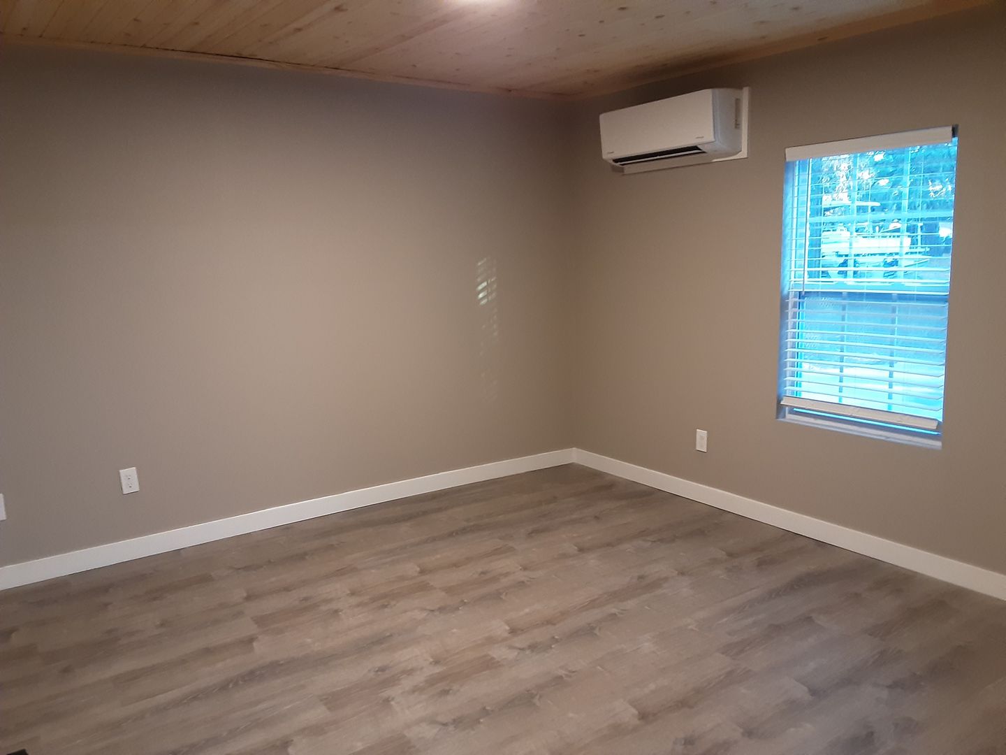 580 Satellite Avenue 6 of 12