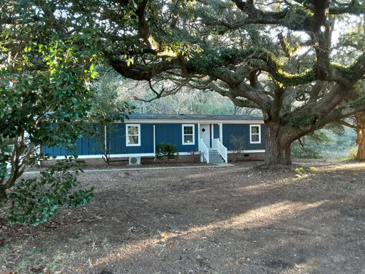 HALF OFF your first months rent! Beautiful, newly remodeled interior 3br/2ba