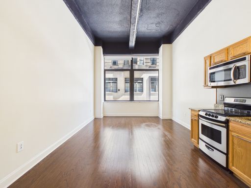 Bright Studio Apartment Steps from The Liberty Place! – photo 1